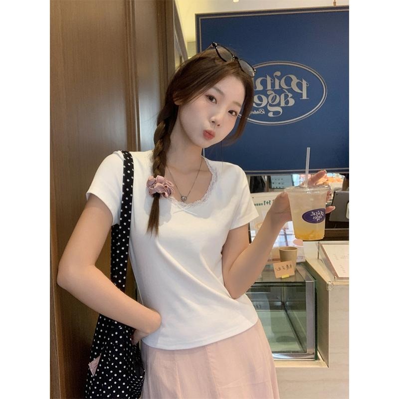 【RENA小舖 台灣現貨每天出】蕾絲拼接上衣/U領上衣/方領蕾絲/蝴蝶結短袖/修身T恤【R21919】-細節圖6