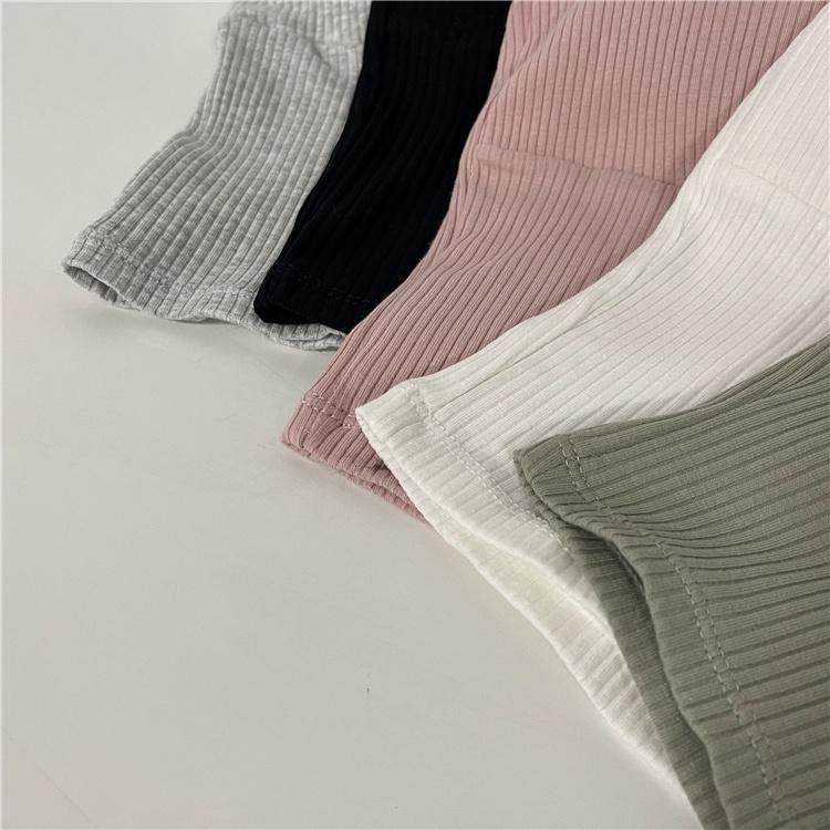 【RENA小舖 台灣現貨每天出】春夏款純色螺紋棉性感V領美背百搭紐扣短款彈力修身吊帶背心【R19940】-細節圖9