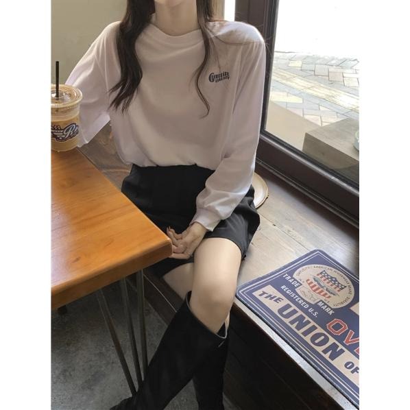 【RENA小舖 台灣現貨每天出】韓版背後印花長袖T恤_寬鬆/個性/修身/長袖上衣/秋季款/內搭【R21618】-細節圖6