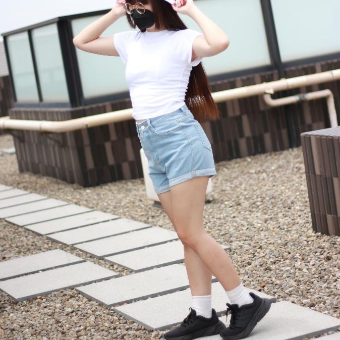 【RENA小舖 台灣現貨每天出】高腰捲邊牛仔短褲/夏季/百搭/顯瘦/女裝/多色/網美/韓系/可愛【R21742】-細節圖3