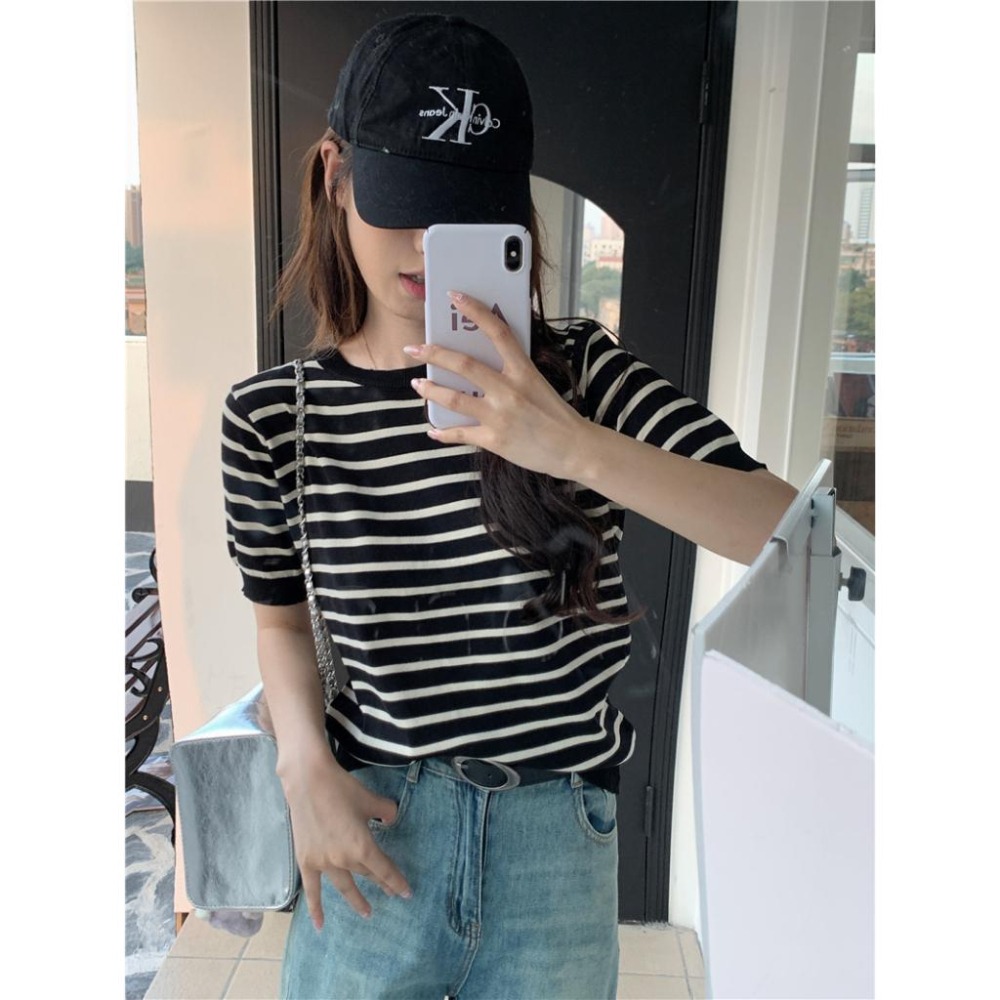 【RENA小舖 台灣現貨每天出】寬鬆圓領條紋短袖T恤 短袖 上衣 T恤 條紋 韓版 顯瘦 時尚 【R21701】-細節圖6