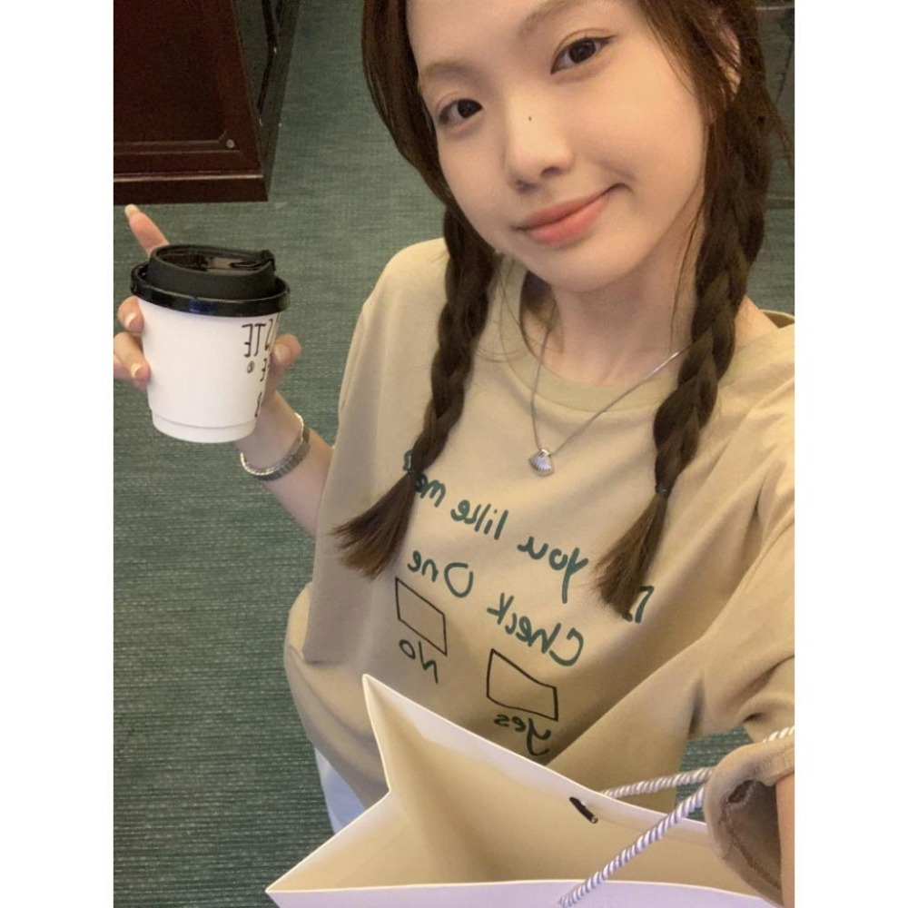 【RENA小舖 台灣現貨每天出】字母印花T恤/韓版/百搭/休閒/可愛/上衣/短袖上衣/男友T/情侶裝【R21812】-細節圖6