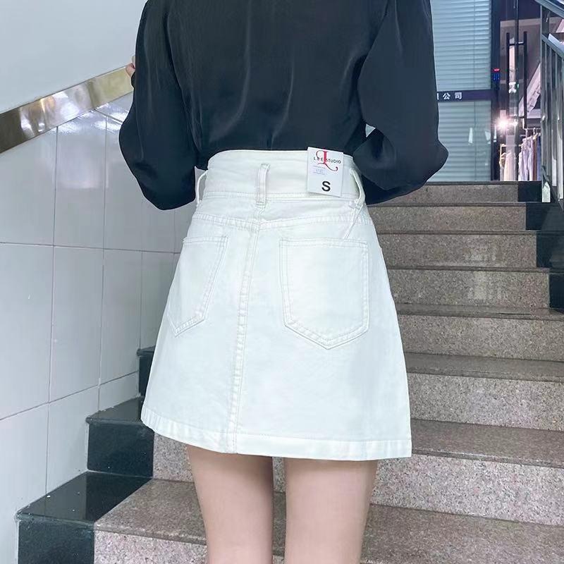 【RENA小舖 台灣現貨每天出】高腰包臀牛仔半身短裙/水洗/復古/顯瘦/百搭/牛仔短裙/韓妞/刷色【R19944】-細節圖5