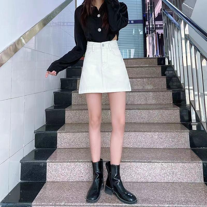 【RENA小舖 台灣現貨每天出】高腰包臀牛仔半身短裙/水洗/復古/顯瘦/百搭/牛仔短裙/韓妞/刷色【R19944】-細節圖9