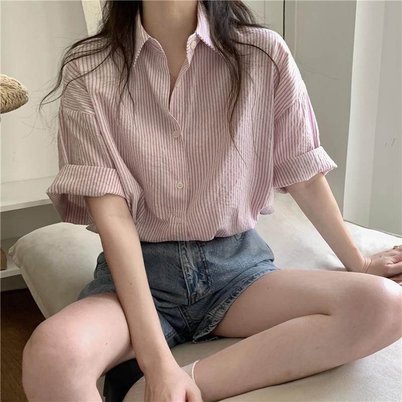 【RENA小舖 台灣現貨每天出】條紋寬鬆短袖百搭襯衫_百搭/韓系/寬鬆/春夏款/襯衫/修身/條紋【R21455】-細節圖3