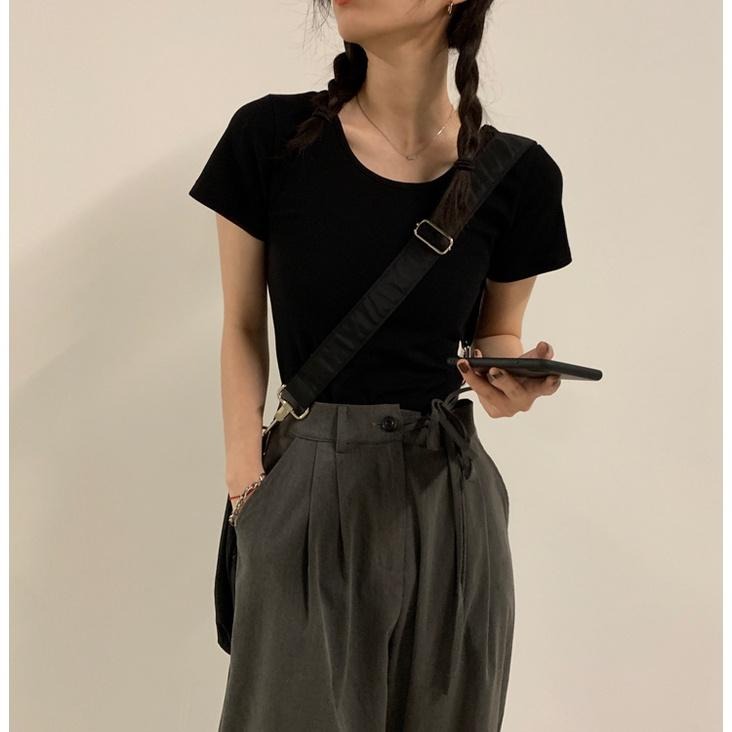 【RENA小舖 台灣現貨每天出】夏末好身材🤸‍♀️｜方領純色短T_現貨/顯瘦/百搭/短款/短袖T恤【R18581】-細節圖4