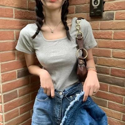 【RENA小舖 台灣現貨每天出】夏末好身材🤸‍♀️｜方領純色短T_現貨/顯瘦/百搭/短款/短袖T恤【R18581】-細節圖6