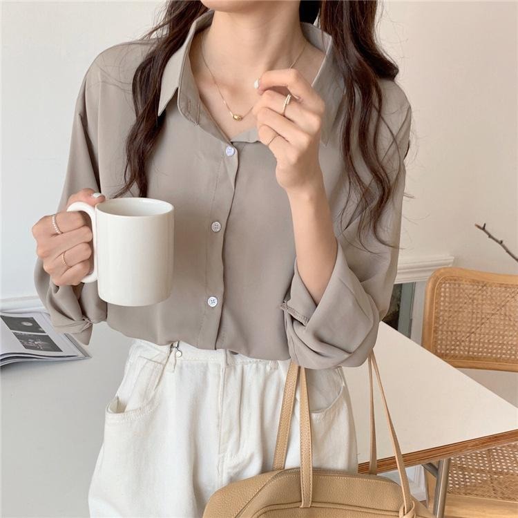 【RENA小舖 台灣現貨每天出】可鹹可甜girl  純色長袖襯衫_翻領/顯瘦/襯衫/襯衣/長袖上衣【R21082】-細節圖4