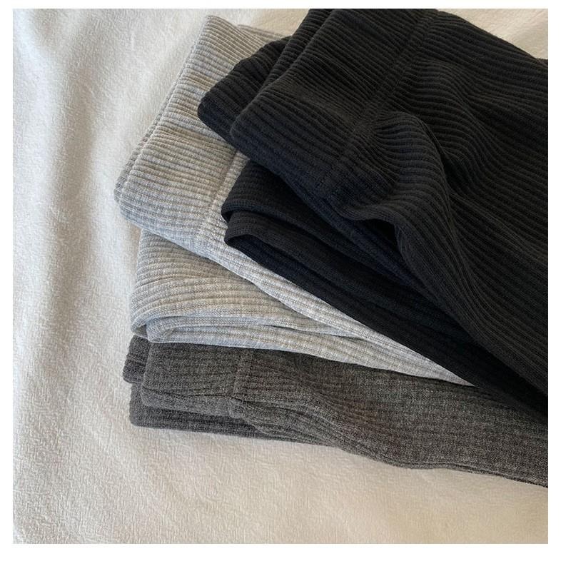 【RENA小舖 台灣現貨每天出】秋冬保暖穿搭小幫手加絨坑條顯瘦彈力外穿小腳褲褲襪打底褲【R17332】-細節圖3