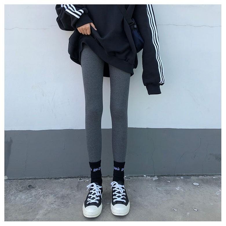 【RENA小舖 台灣現貨每天出】秋冬保暖穿搭小幫手加絨坑條顯瘦彈力外穿小腳褲褲襪打底褲【R17332】-細節圖4