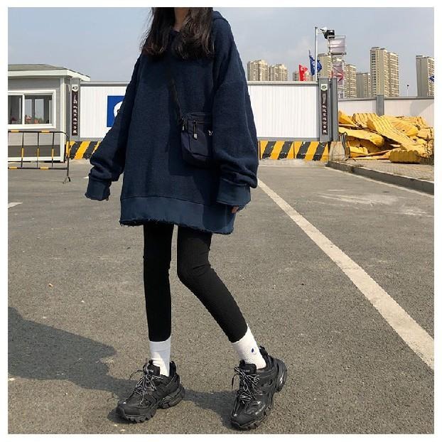 【RENA小舖 台灣現貨每天出】秋冬保暖穿搭小幫手加絨坑條顯瘦彈力外穿小腳褲褲襪打底褲【R17332】-細節圖5