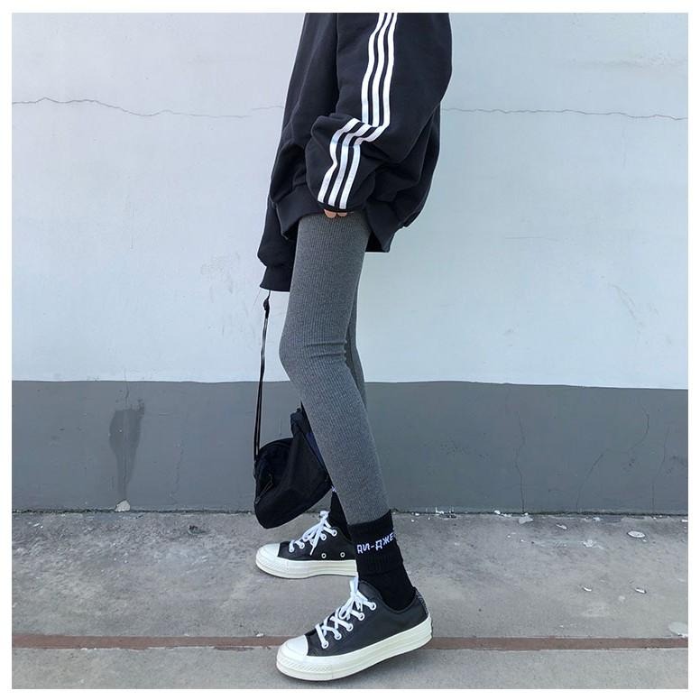 【RENA小舖 台灣現貨每天出】秋冬保暖穿搭小幫手加絨坑條顯瘦彈力外穿小腳褲褲襪打底褲【R17332】-細節圖7