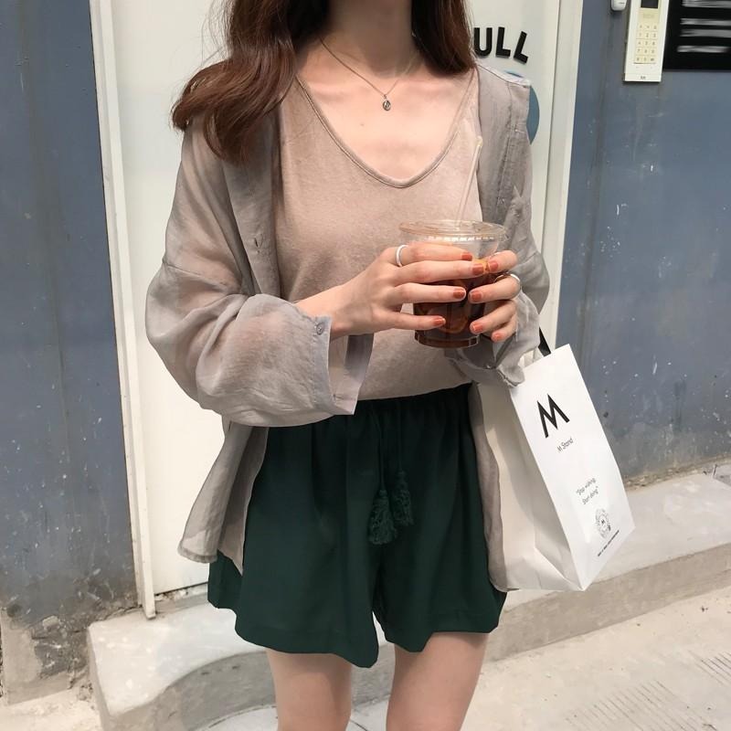 【RENA小舖 台灣現貨每天出】復古清新超薄防曬衫u型領純色打底背心高腰湖水藍半身裙【R16136】-細節圖5