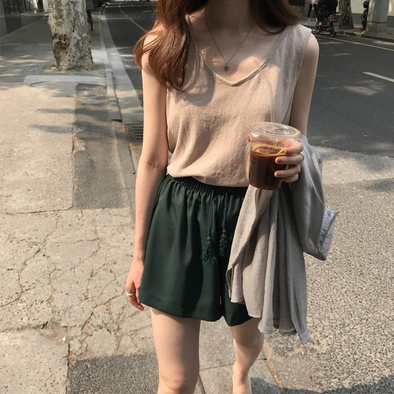 【RENA小舖 台灣現貨每天出】復古清新超薄防曬衫u型領純色打底背心高腰湖水藍半身裙【R16136】-細節圖6