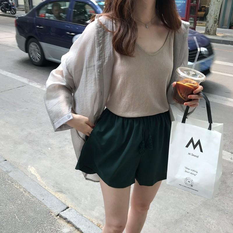 【RENA小舖 台灣現貨每天出】復古清新超薄防曬衫u型領純色打底背心高腰湖水藍半身裙【R16136】-細節圖7