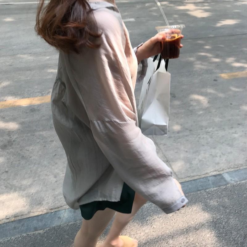 【RENA小舖 台灣現貨每天出】復古清新超薄防曬衫u型領純色打底背心高腰湖水藍半身裙【R16136】-細節圖8