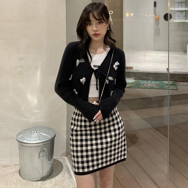 【RENA小舖 台灣現貨每天出】復古撞色棋盤格小個子秋冬氣質高腰顯瘦百搭針織A字包臀短裙【R19463】-細節圖5