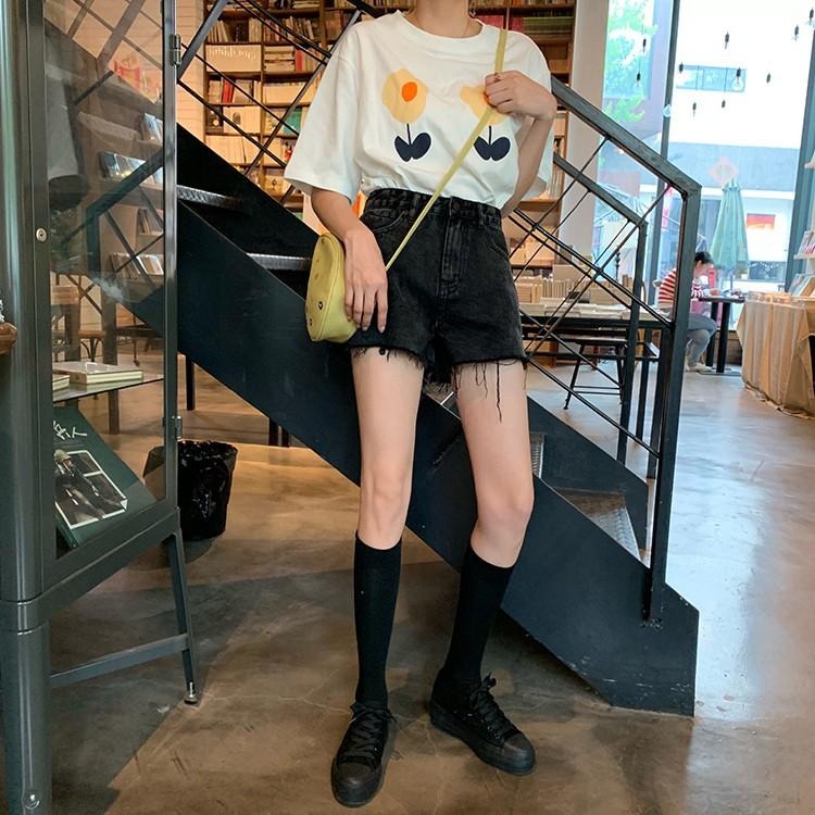 【RENA小舖 台灣現貨每天出】小開衩撕邊牛仔短褲_顯瘦/休閒/百搭/短褲/牛仔褲【R12458】-細節圖8