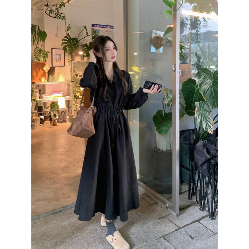 【RENA小舖 台灣現貨每天出】法式收腰設計感長洋裝/顯瘦/長袖洋裝/收腰洋裝/氣質/排釦洋裝【R22047】-細節圖4