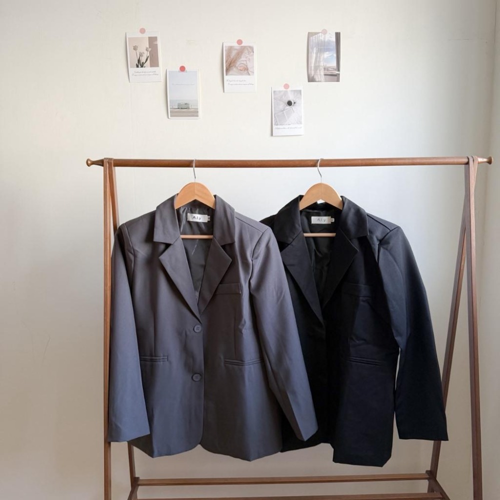 【RENA小舖 台灣現貨每天出】早秋韓版設計款西裝外套/寬鬆外套/休閒/後打摺【R22031】-細節圖4