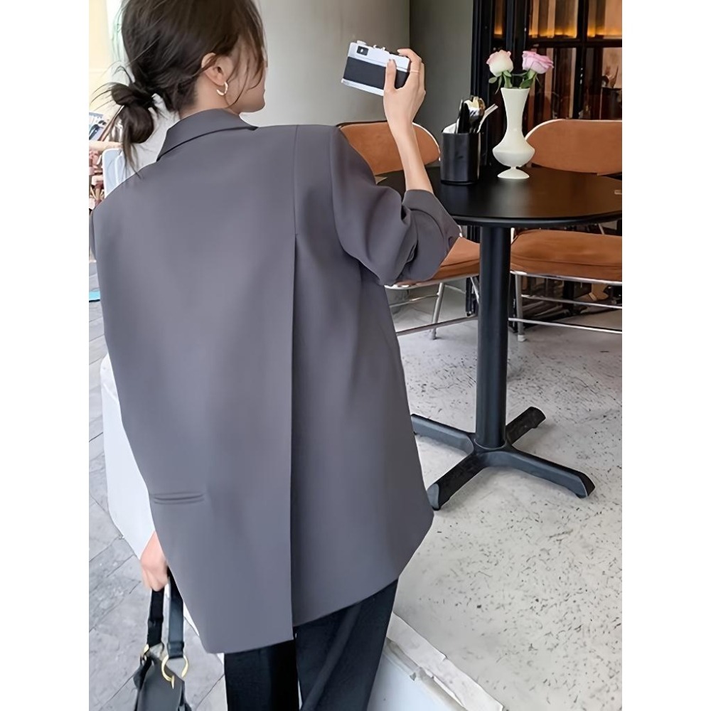 【RENA小舖 台灣現貨每天出】早秋韓版設計款西裝外套/寬鬆外套/休閒/後打摺【R22031】-細節圖5