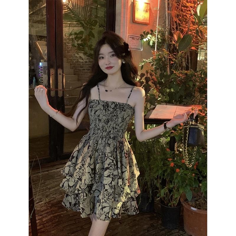 【RENA小舖 台灣現貨每天出】碎花洋裝/復古洋裝/吊帶洋裝/吊帶連衣裙/碎花連衣裙/氣質連衣裙【R21968】-細節圖3