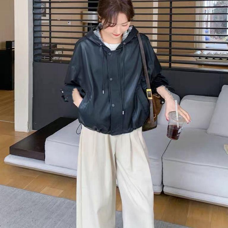 【RENA小舖 台灣現貨每天出】黑色連帽皮衣/寬鬆薄款/機車外套/黑色夾克外套/連帽皮外套/韓版/帥氣【R21926】-細節圖4