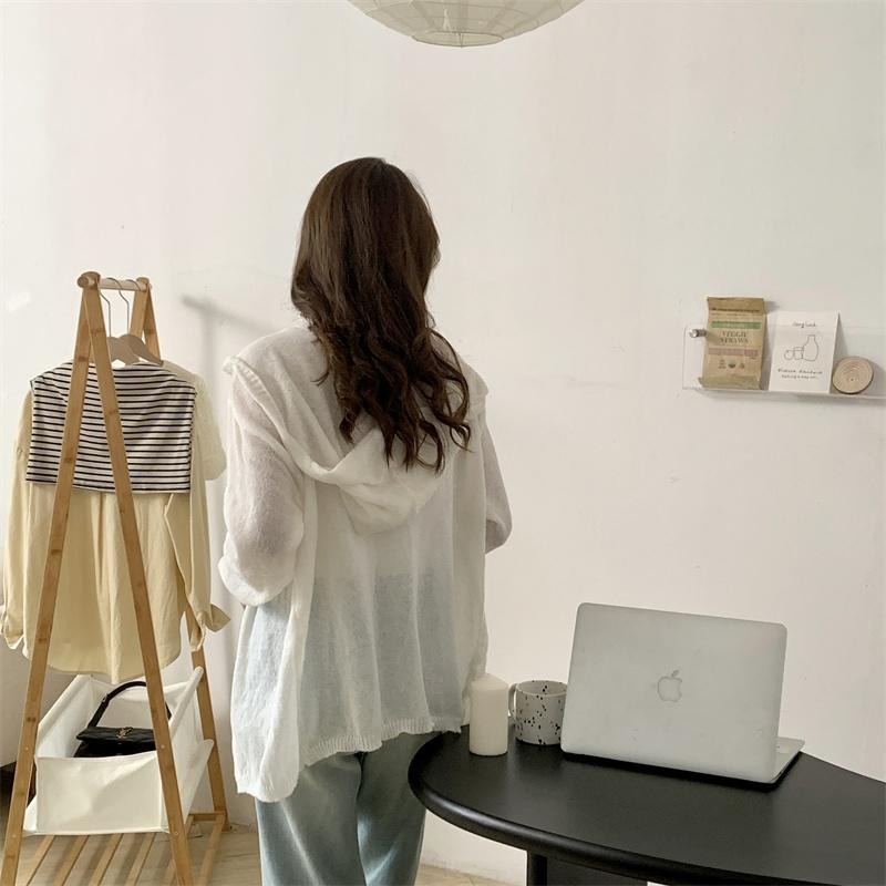 【RENA小舖 台灣現貨每天出】韓系薄款罩衫/連帽防曬罩衫/寬鬆外套/素色針織罩衫/慵懶簡約罩衫【R21932】-細節圖4