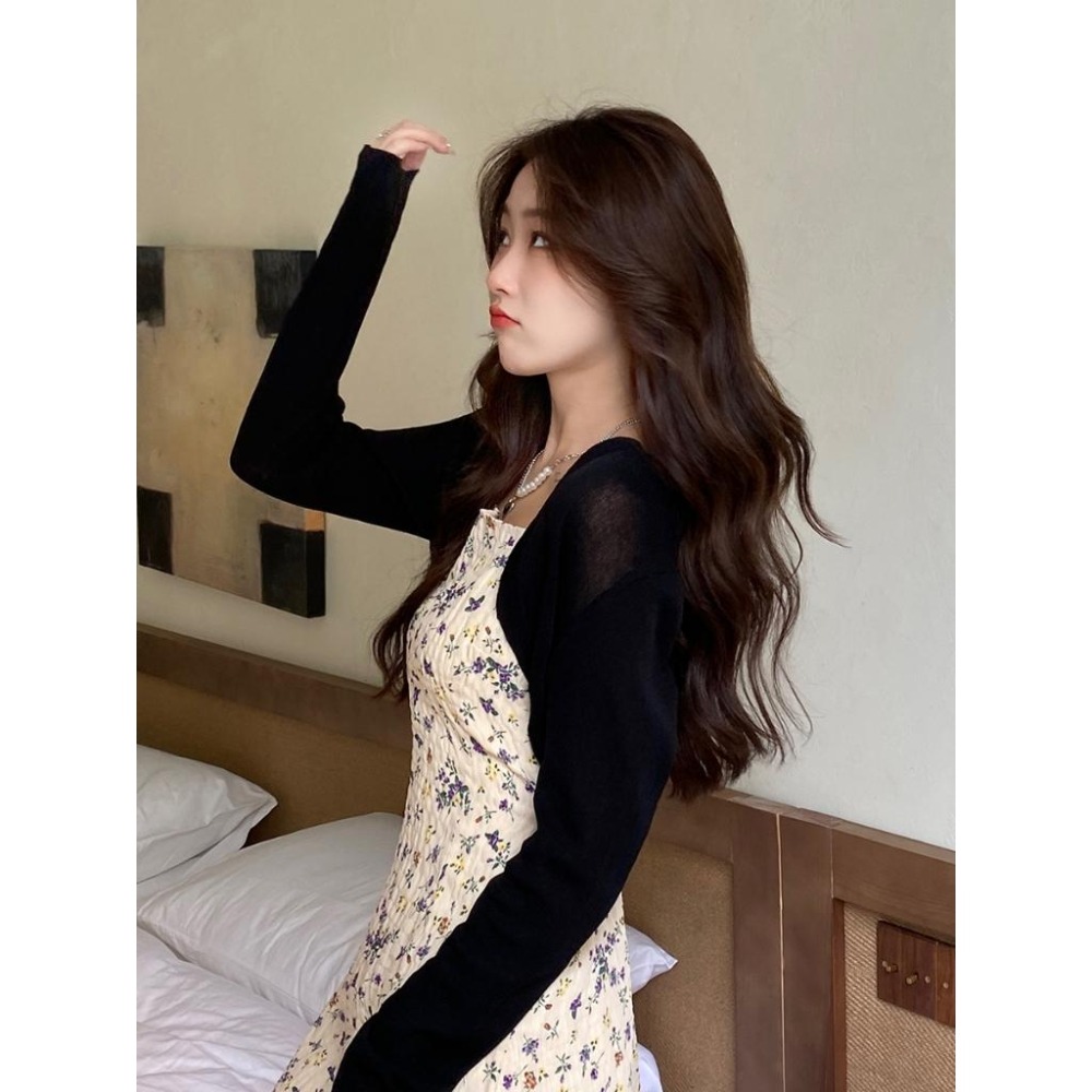 【RENA小舖 台灣現貨每天出】短版透膚罩衫 微透膚壓紋襯衫 防曬罩衫 冰絲外套 百搭 薄外套【R21806】-細節圖4