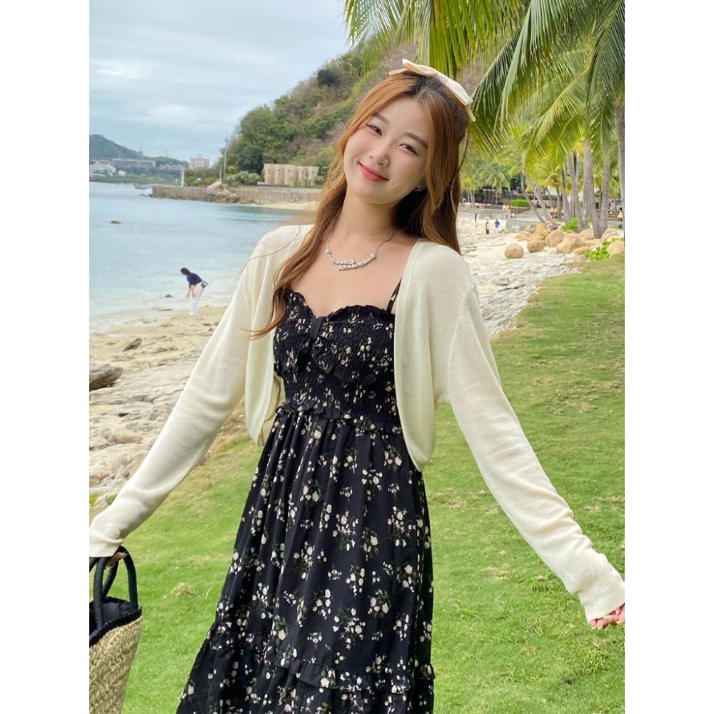 【RENA小舖 台灣現貨每天出】短版透膚罩衫 微透膚壓紋襯衫 防曬罩衫 冰絲外套 百搭 薄外套【R21806】-細節圖6