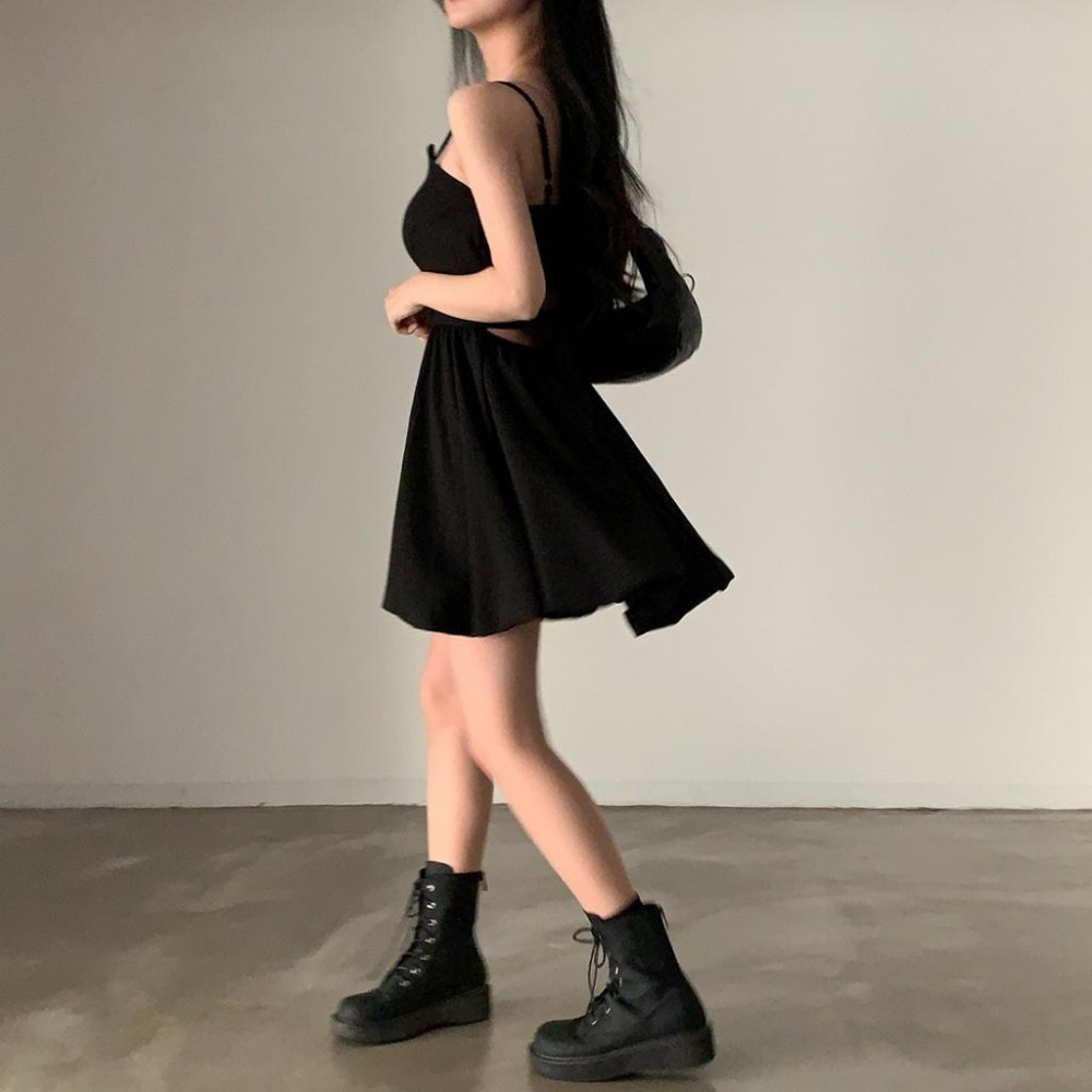 【RENA小舖 台灣現貨每天出】細肩帶洋裝/連衣裙/韓系/設計感/花苞/短裙/裙子/氣質/蝴蝶結綁帶【R21786】-細節圖6