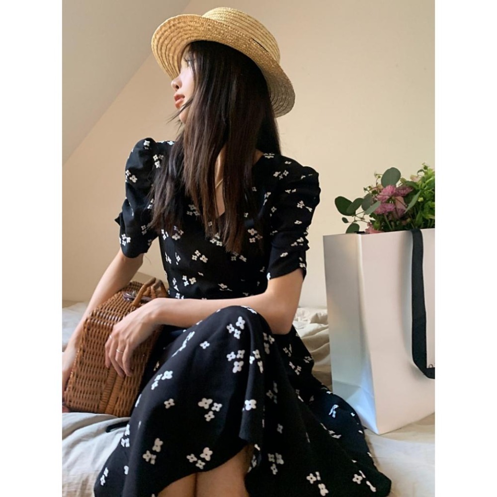 【RENA小舖 台灣現貨每天出】吊帶連衣裙 碎花洋裝 韓版吊帶裙 甜美碎花裙 高腰長裙 海邊裙子 長洋裝【R21732-細節圖3