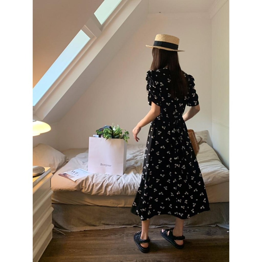 【RENA小舖 台灣現貨每天出】吊帶連衣裙 碎花洋裝 韓版吊帶裙 甜美碎花裙 高腰長裙 海邊裙子 長洋裝【R21732-細節圖4