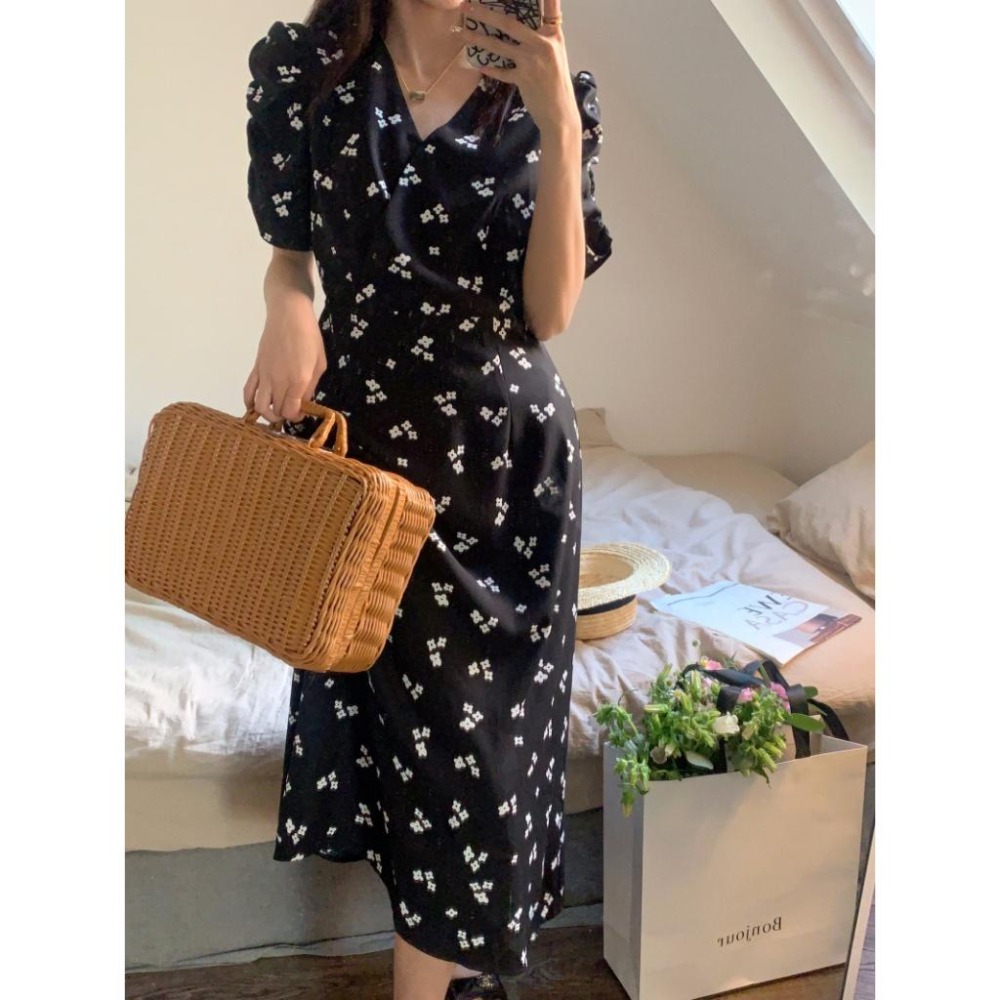 【RENA小舖 台灣現貨每天出】吊帶連衣裙 碎花洋裝 韓版吊帶裙 甜美碎花裙 高腰長裙 海邊裙子 長洋裝【R21732-細節圖7