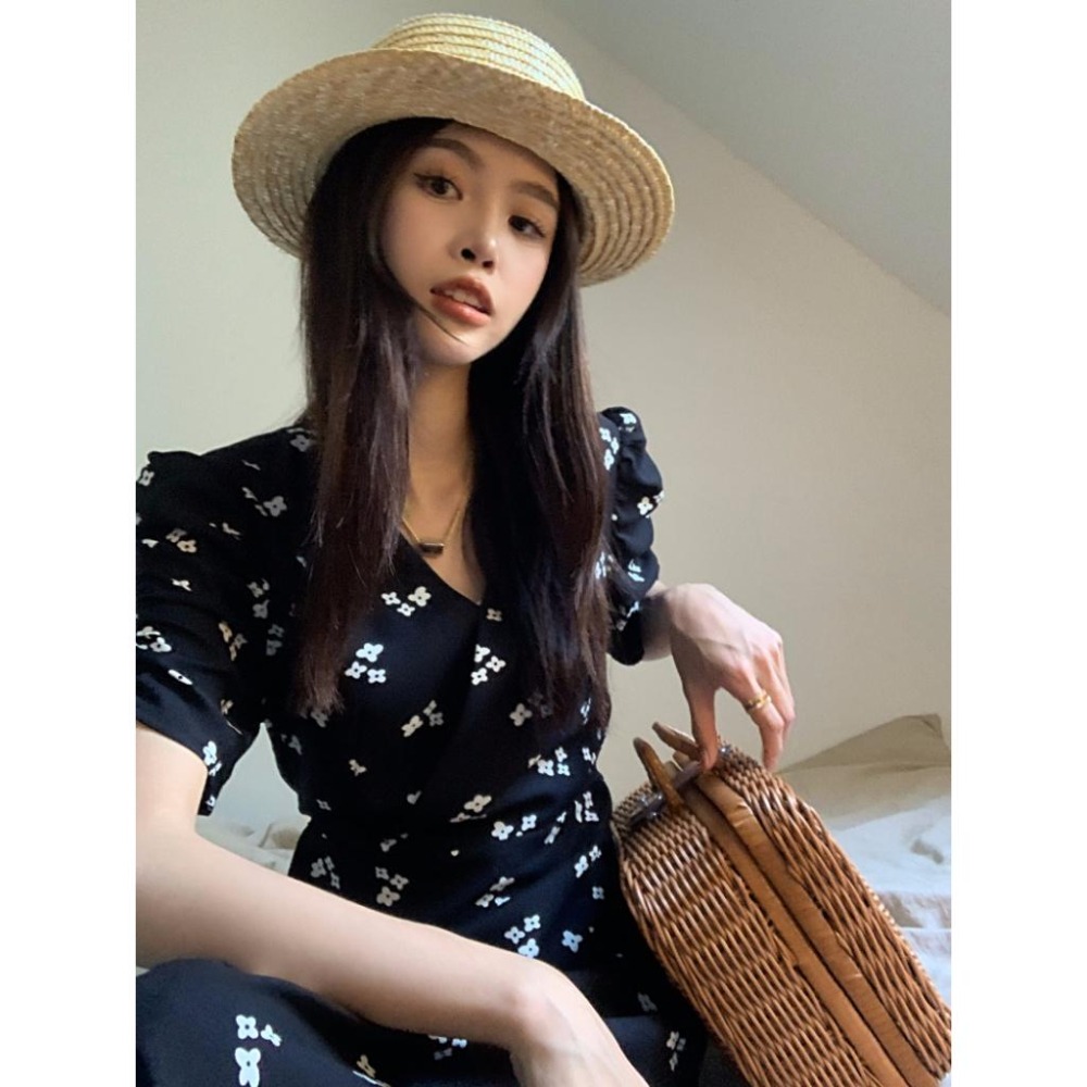 【RENA小舖 台灣現貨每天出】吊帶連衣裙 碎花洋裝 韓版吊帶裙 甜美碎花裙 高腰長裙 海邊裙子 長洋裝【R21732-細節圖8