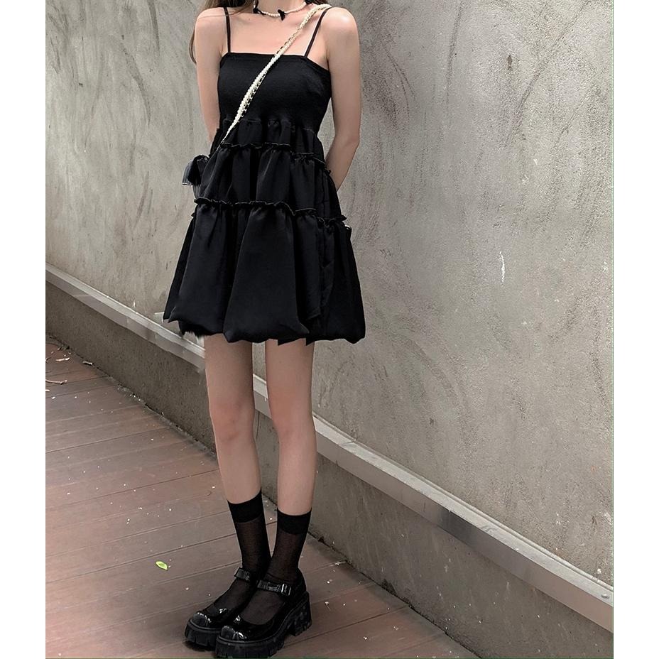 【RENA小舖 台灣現貨每天出】一字領法式吊帶連衣裙/白色洋裝/洋裝/約會/顯瘦/蓬蓬連身裙/細肩帶【R21791-細節圖6