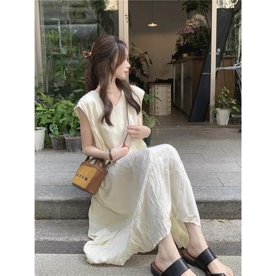 【RENA小舖 台灣現貨每天出】韓系簡約V領皺褶長裙_顯瘦/修身/連身裙/韓系/長裙/皺褶【R21427】-細節圖3