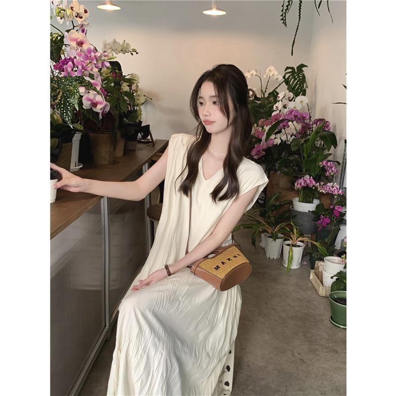 【RENA小舖 台灣現貨每天出】韓系簡約V領皺褶長裙_顯瘦/修身/連身裙/韓系/長裙/皺褶【R21427】-細節圖4