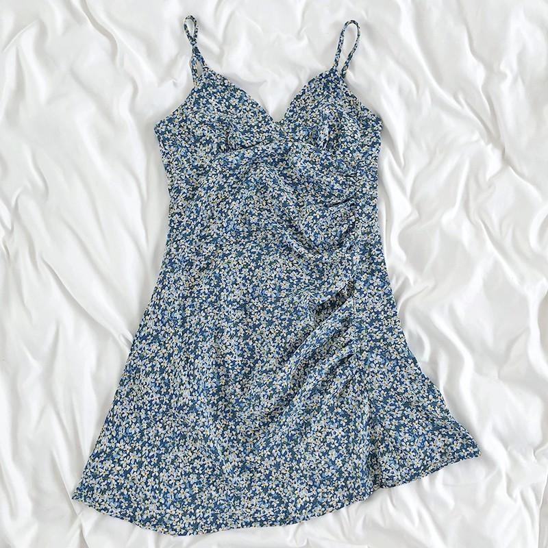 【RENA小舖 台灣現貨每天出】清晨薄霧微透泡泡袖短袖內搭+氣質復古小碎花吊帶連衣裙【R17628】-細節圖4