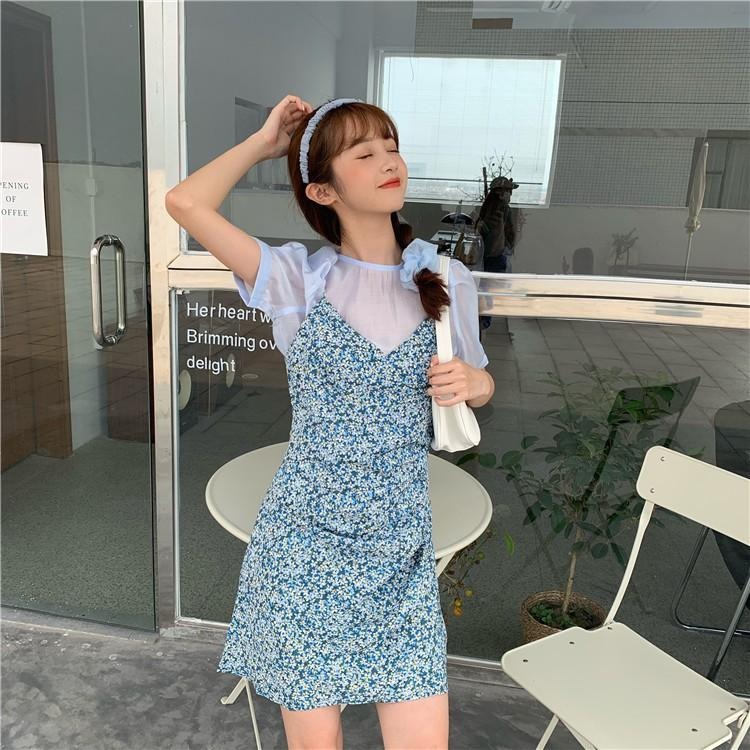 【RENA小舖 台灣現貨每天出】清晨薄霧微透泡泡袖短袖內搭+氣質復古小碎花吊帶連衣裙【R17628】-細節圖5