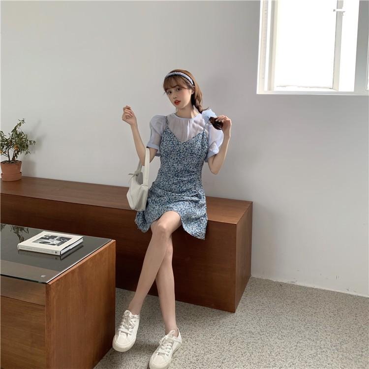 【RENA小舖 台灣現貨每天出】清晨薄霧微透泡泡袖短袖內搭+氣質復古小碎花吊帶連衣裙【R17628】-細節圖7