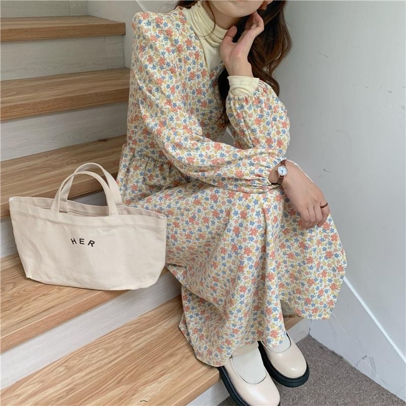 【RENA小舖 台灣現貨每天出】法式複古V領小碎花溫柔風一片式綁帶收腰泡泡袖長款連衣裙【R19353】-細節圖7