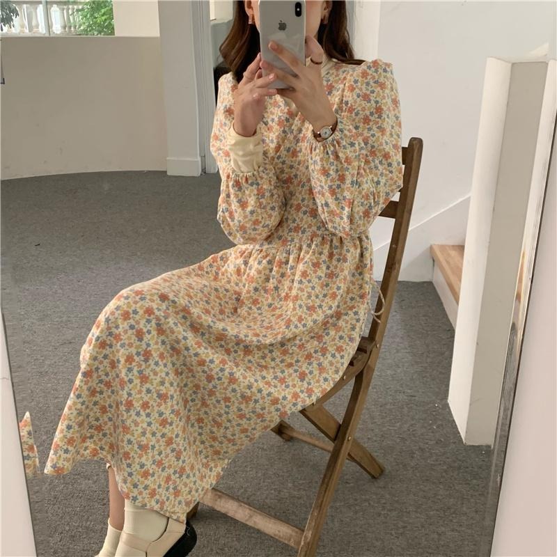 【RENA小舖 台灣現貨每天出】法式複古V領小碎花溫柔風一片式綁帶收腰泡泡袖長款連衣裙【R19353】-細節圖8