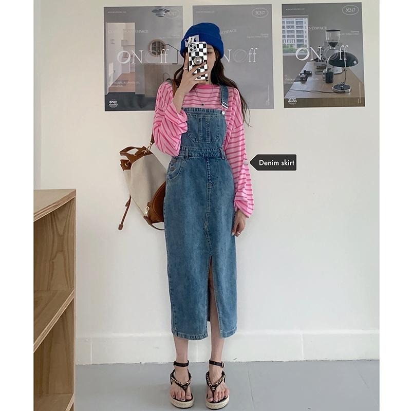 【RENA小舖 台灣現貨每天出】復古開叉設計收腰顯瘦多排扣秋季高腰中長款背帶牛仔連衣裙【R19297】-細節圖5