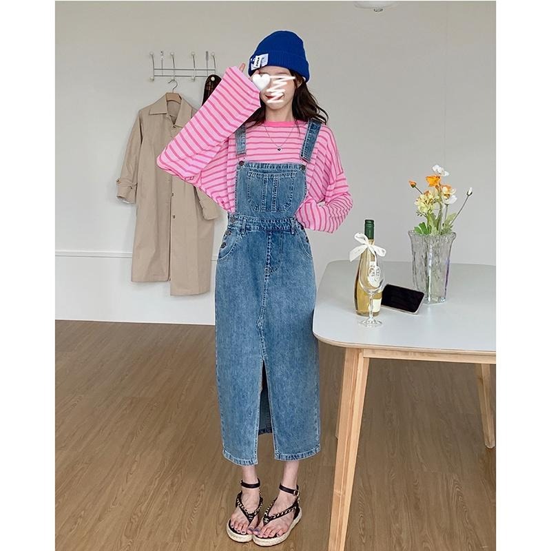 【RENA小舖 台灣現貨每天出】復古開叉設計收腰顯瘦多排扣秋季高腰中長款背帶牛仔連衣裙【R19297】-細節圖8