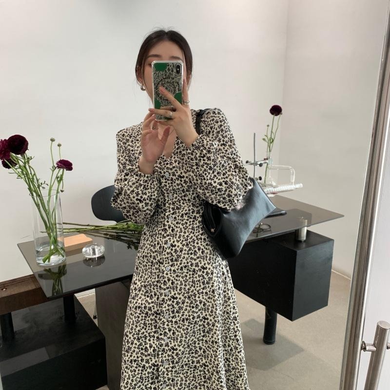 【RENA小舖 台灣現貨每天出】韓風氣質復古小碎花V領繫帶收腰顯瘦中長款長袖雪紡連衣裙【R20088】-細節圖6