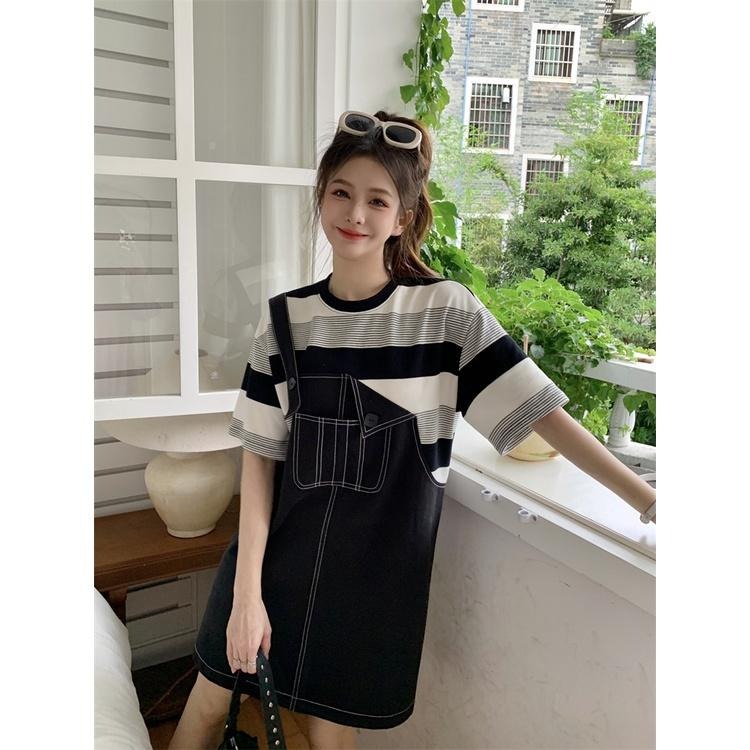 【RENA小舖 台灣現貨每天出】時髦假兩件拼接設計感拼色條紋明線寬松休閒短袖牛仔連衣裙【R20427】-細節圖5