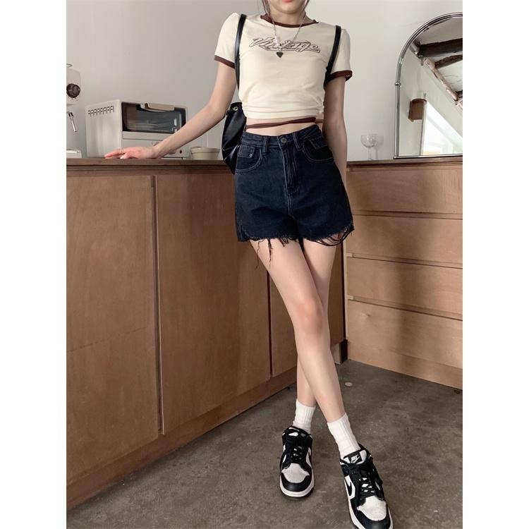 【RENA小舖 台灣現貨每天出】甜酷風辣妹毛邊流蘇設計感高腰顯瘦撞色口袋水洗百搭牛仔熱褲【R20357】-細節圖8