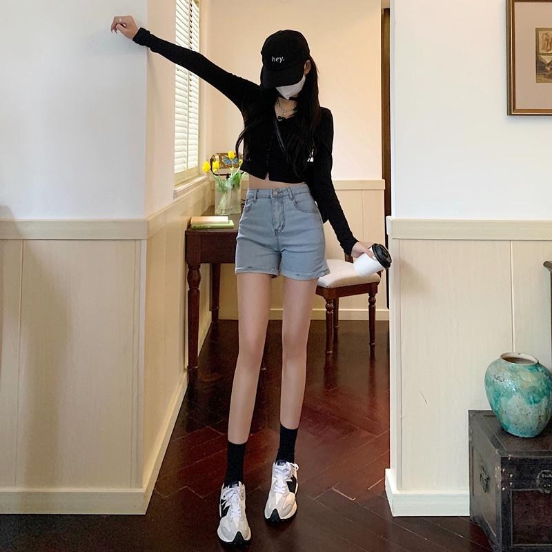 【RENA小舖 台灣現貨每天出】甜辣風復古水洗淺藍色夏季高腰彈力修身顯瘦百搭闊腿牛仔短褲【R19913】-細節圖9