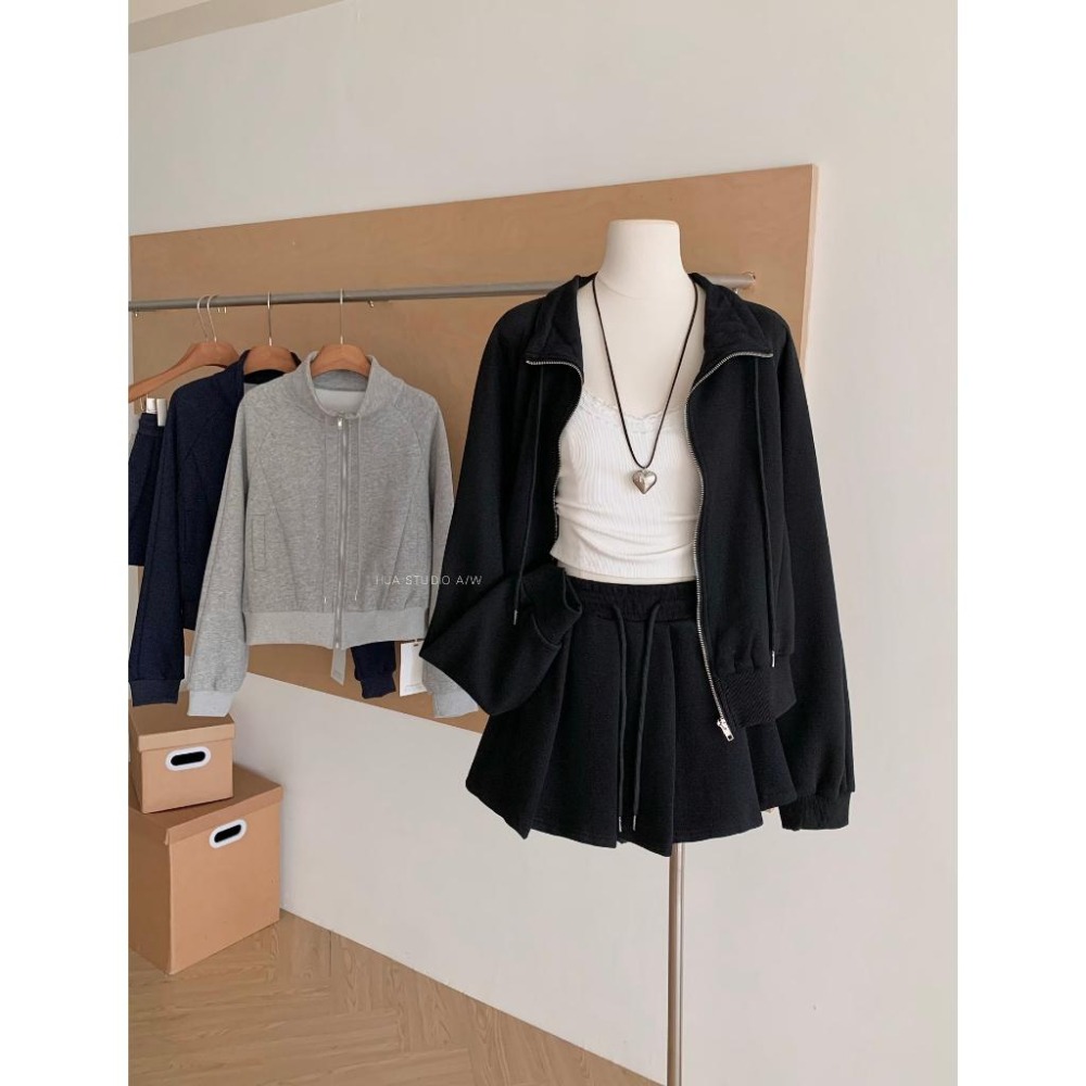 【RENA小舖 台灣現貨每天出】韓系立領外套百褶裙純棉套裝/小個子穿搭/裙裝套裝/百褶裙內有安全褲【R22053】-細節圖5